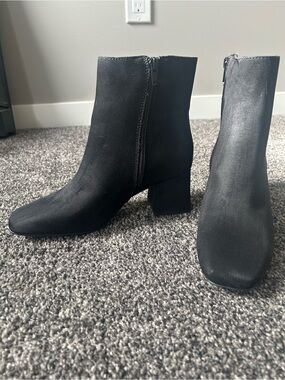 Old Navy Black Block Heel Zip Ankle Booties